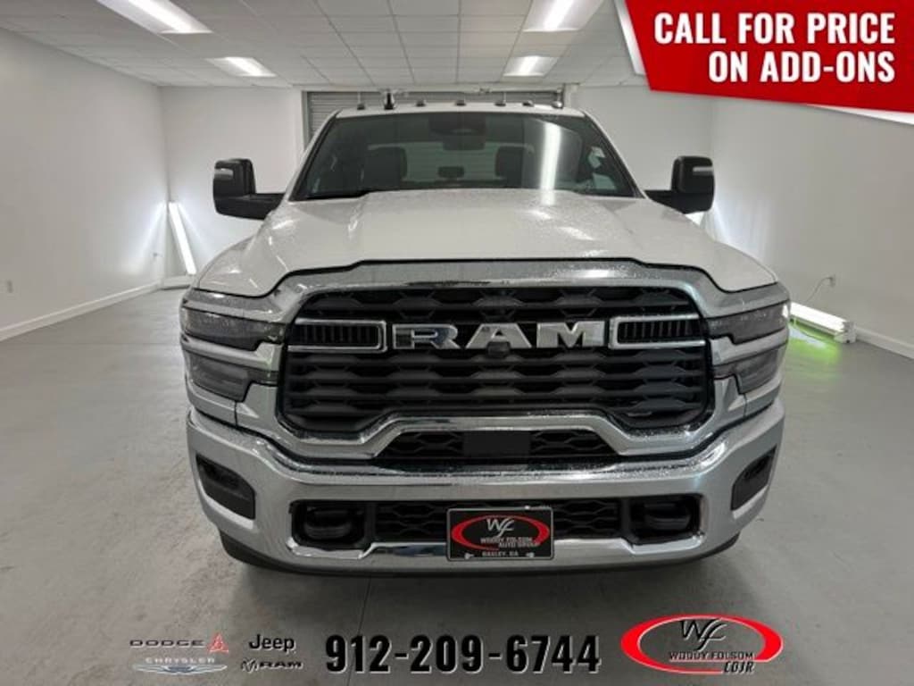 New 2026 Ram 3500 Chassis Cab TRADESMAN CREW 4X4 60' CA Pickup