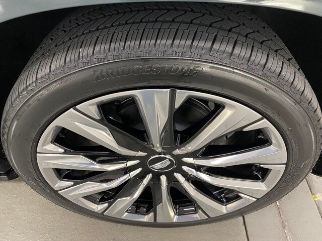 2025 Cadillac Escalade Premium Luxury photo 4