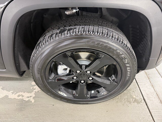 2025 Jeep Grand Cherokee Altitude photo 2