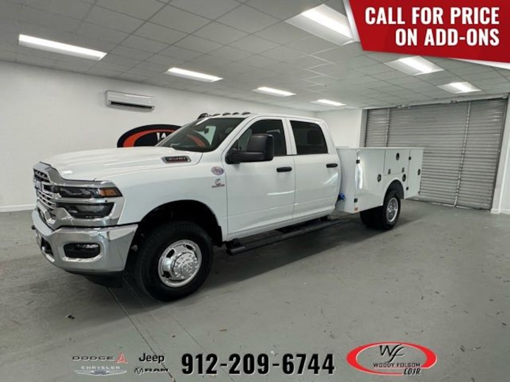 New 2026 Ram 3500 Chassis Cab TRADESMAN CREW 4X4 60' CA Pickup