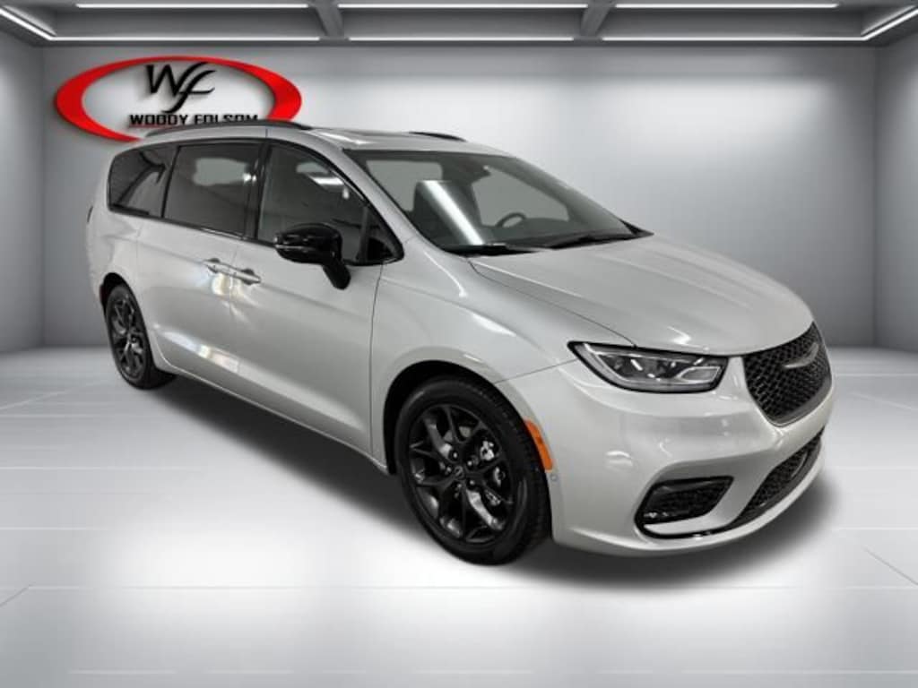 New 2026 Chrysler Pacifica LIMITED Passenger Van