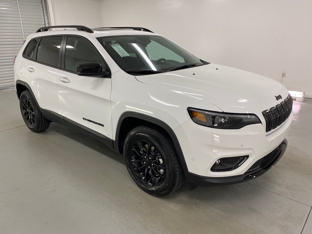 2023 Jeep Cherokee Altitude Lux photo 3