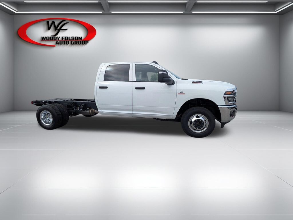 New 2026 Ram 3500 Chassis Cab TRADESMAN CREW 4X4 60' CA Pickup