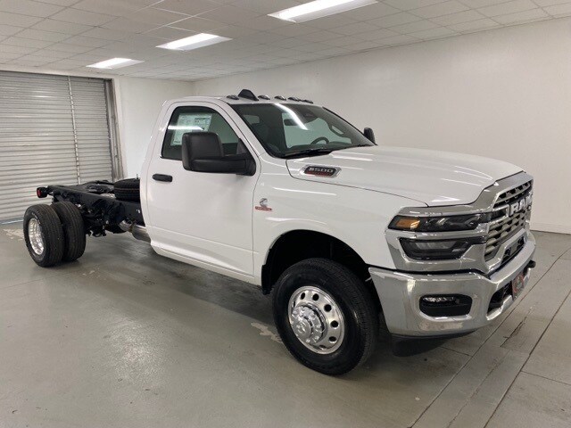 2025 Ram 3500 Tradesman photo 3