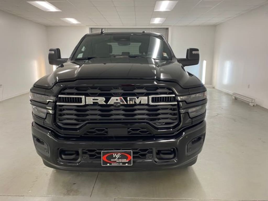 New 2025 Ram 2500 BIG HORN CREW CAB 4X4 6'4 BOX Pickup