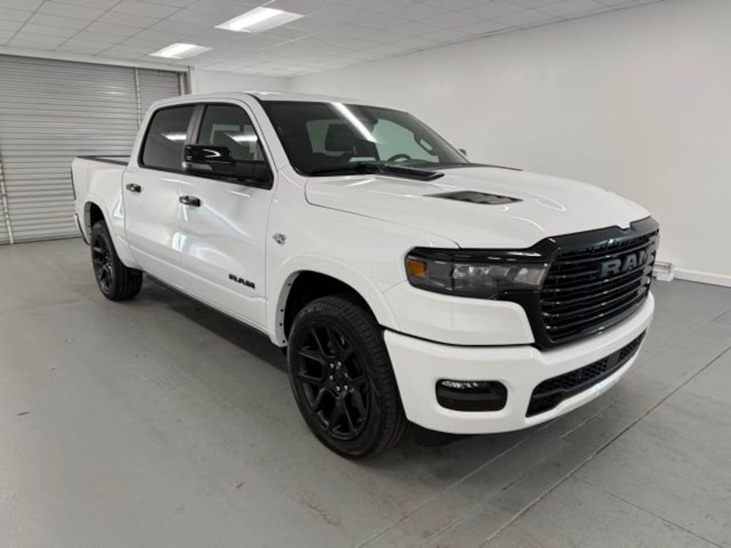 New 2026 Ram 1500 LARAMIE CREW CAB 4X4 5'7 BOX Pickup