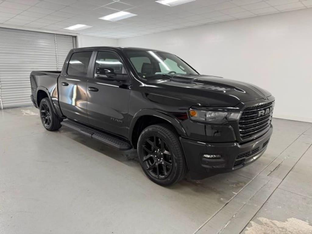 New 2026 Ram 1500 LARAMIE CREW CAB 4X4 5'7 BOX Pickup