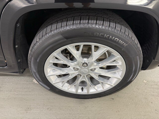 2021 Jeep Grand Cherokee L Summit photo 2