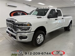 2026 Ram 3500 TRADESMAN CREW CAB 4X4 8' BOX Pickup