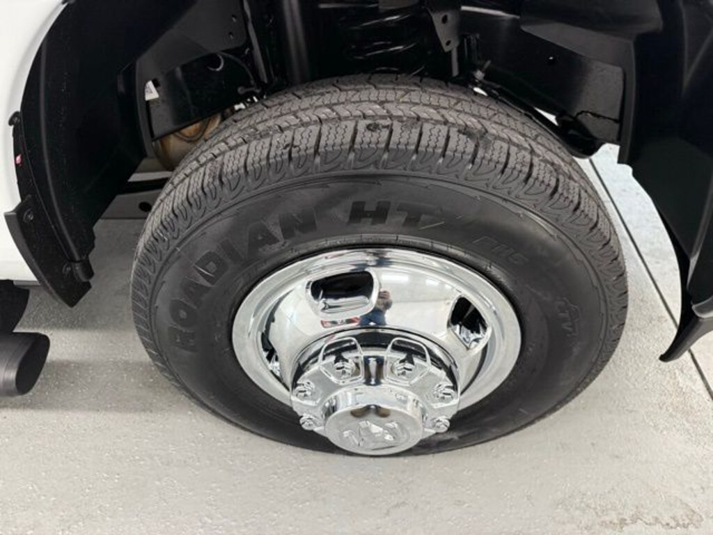 New 2026 Ram 3500 Chassis Cab TRADESMAN CREW 4X4 60' CA Pickup