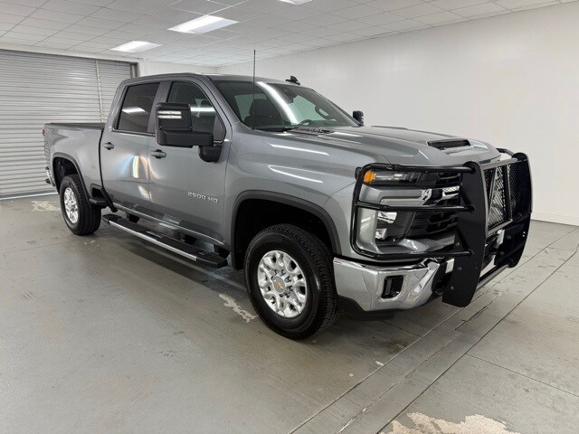 2025 Chevrolet Silverado 2500HD LT photo 3
