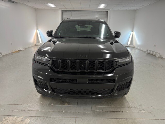 2025 Jeep Grand Cherokee Altitude photo 2