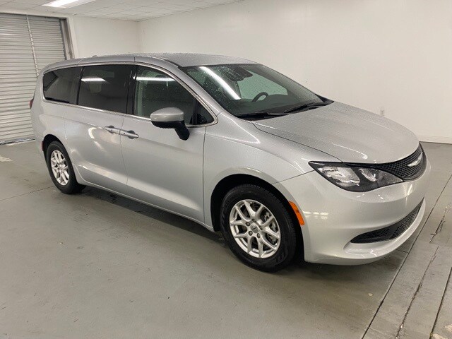 2023 Chrysler Voyager LX photo 3
