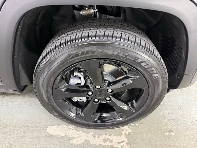 2025 Jeep Grand Cherokee Altitude photo 2