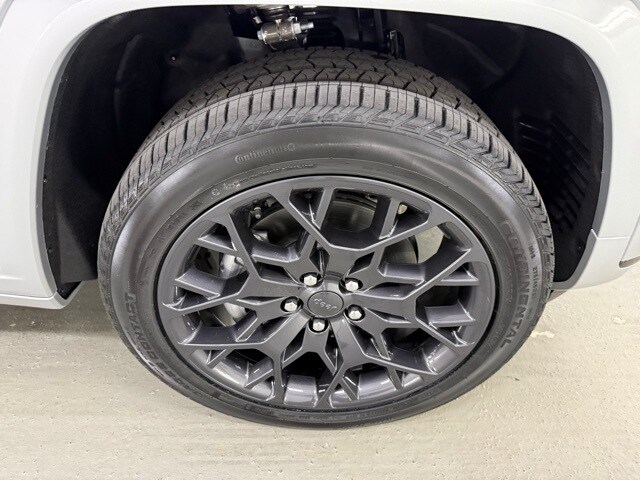 2025 Jeep Grand Cherokee L Summit Reserve photo 4