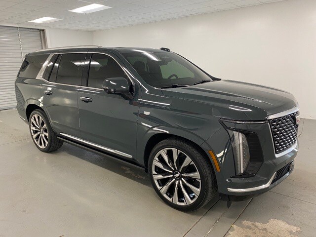 2025 Cadillac Escalade Premium Luxury photo 3