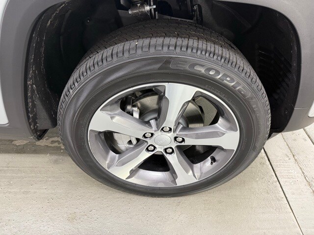 2025 Jeep Grand Cherokee Limited Sport photo 3