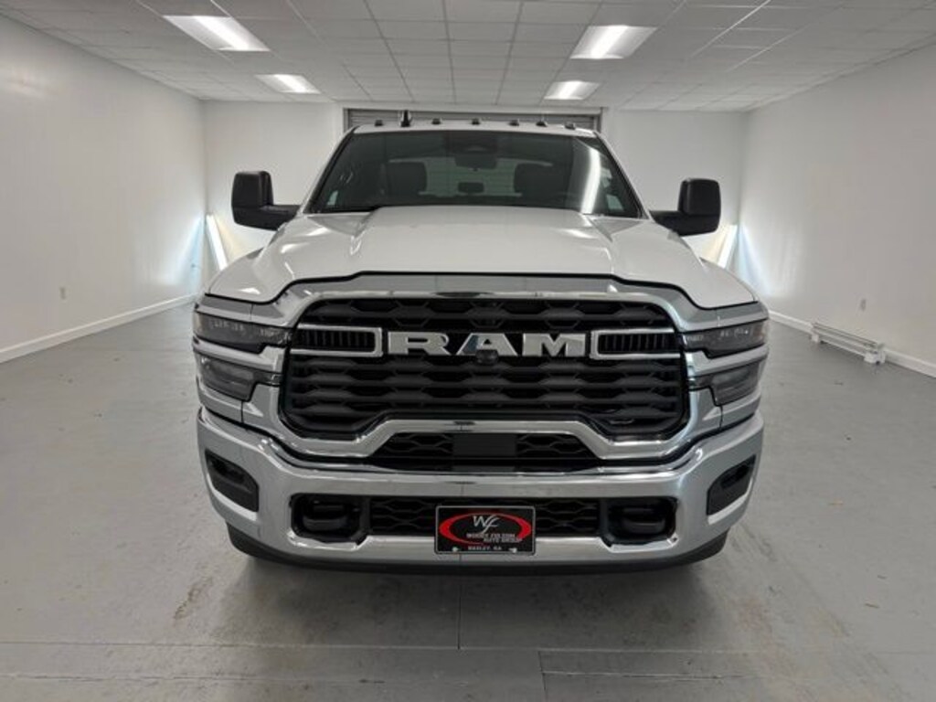 New 2026 Ram 3500 Chassis Cab TRADESMAN CREW 4X4 60' CA Pickup