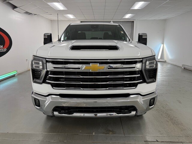 2024 Chevrolet Silverado 2500HD LTZ photo 2