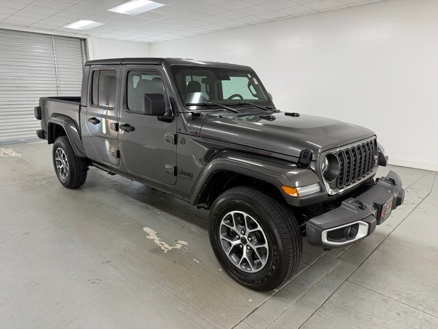 2024 Jeep Gladiator Sport S photo 3