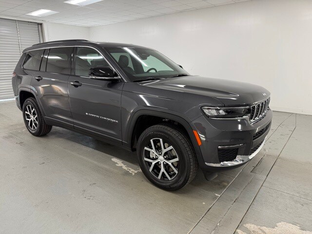 2025 Jeep Grand Cherokee Limited photo 2