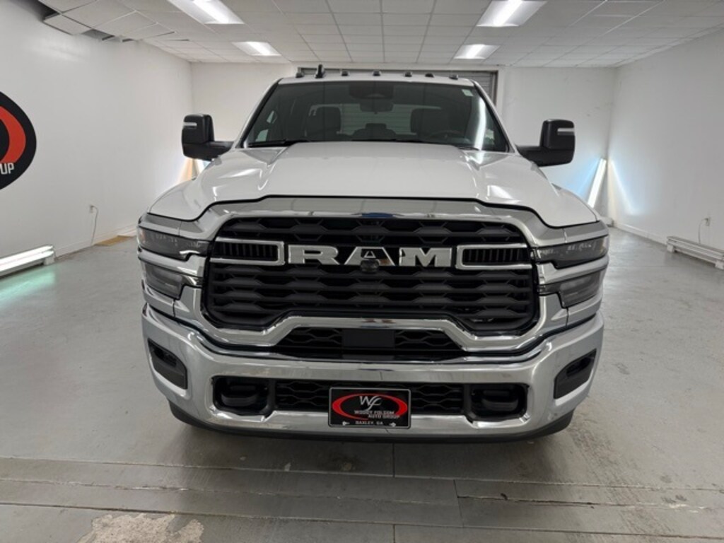 New 2025 Ram 3500 Chassis Cab 3500 TRADESMAN CREW CAB CHASSIS 4X4 60' CA Pickup