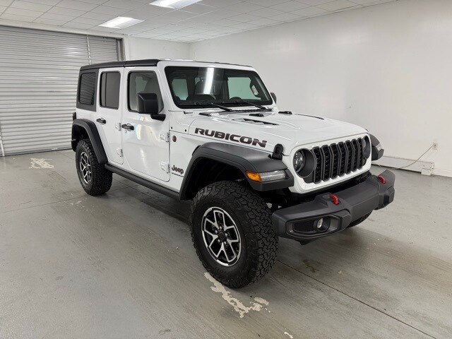 2025 Jeep Wrangler Rubicon photo 3