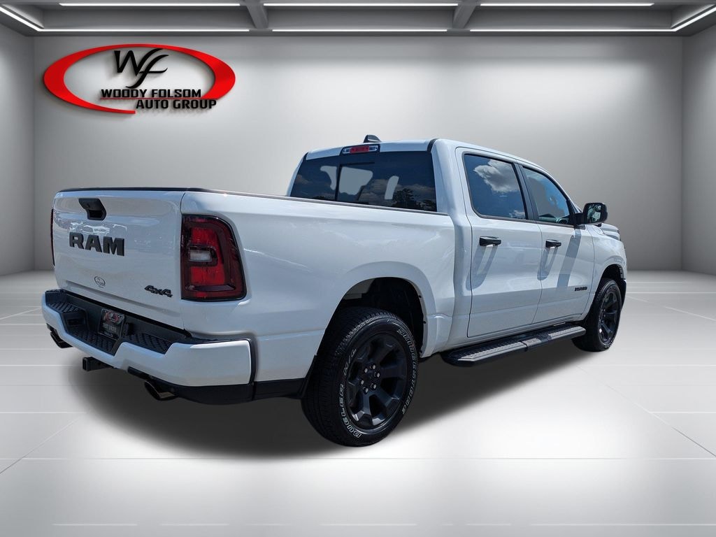 New 2026 Ram 1500 EXPRESS CREW CAB 4X4 5'7 BOX Pickup