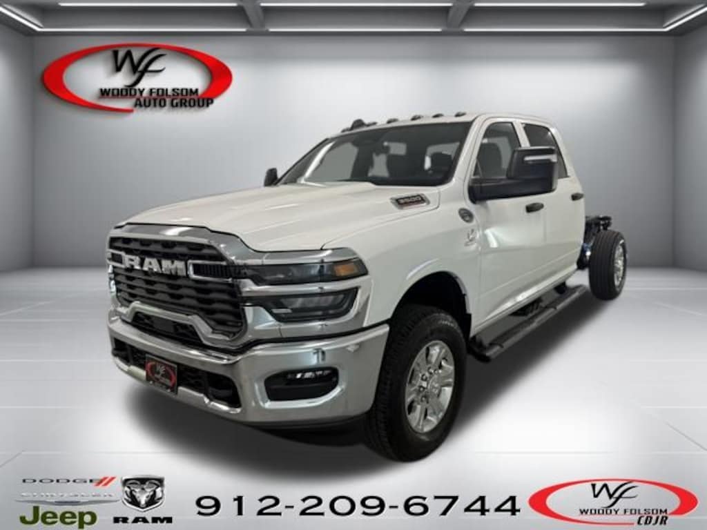 New 2026 Ram 3500 Chassis Cab TRADESMAN CREW 4X4 60' CA Pickup