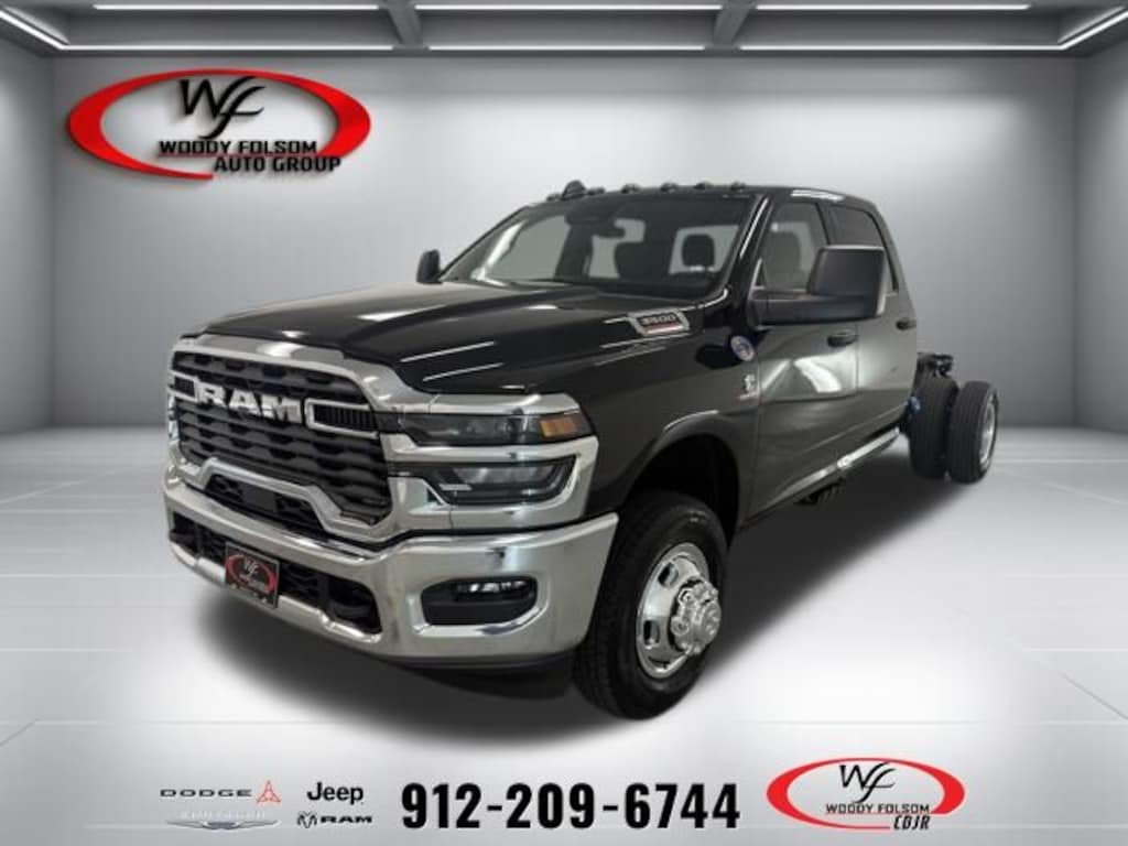 New 2026 Ram 3500 Chassis Cab TRADESMAN CREW 4X4 60' CA Pickup