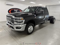 2025 Ram 3500 Chassis Cab 3500 TRADESMAN CREW CAB CHASSIS 4X4 60' CA Pickup