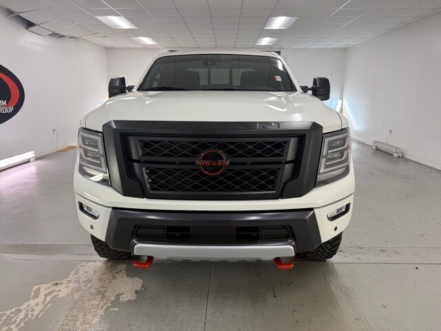 2023 Nissan Titan PRO-4X photo 2