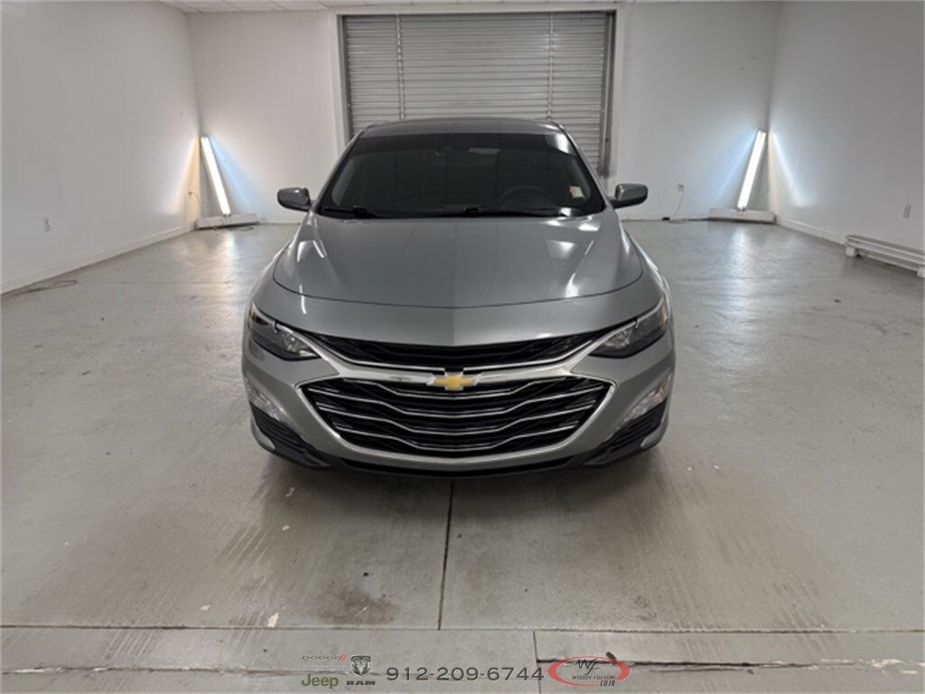 2023 Chevrolet Malibu 1LT photo 2