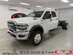 2026 Ram 5500 Chassis Cab TRADESMAN  CREW  4X4 84' CA Pickup