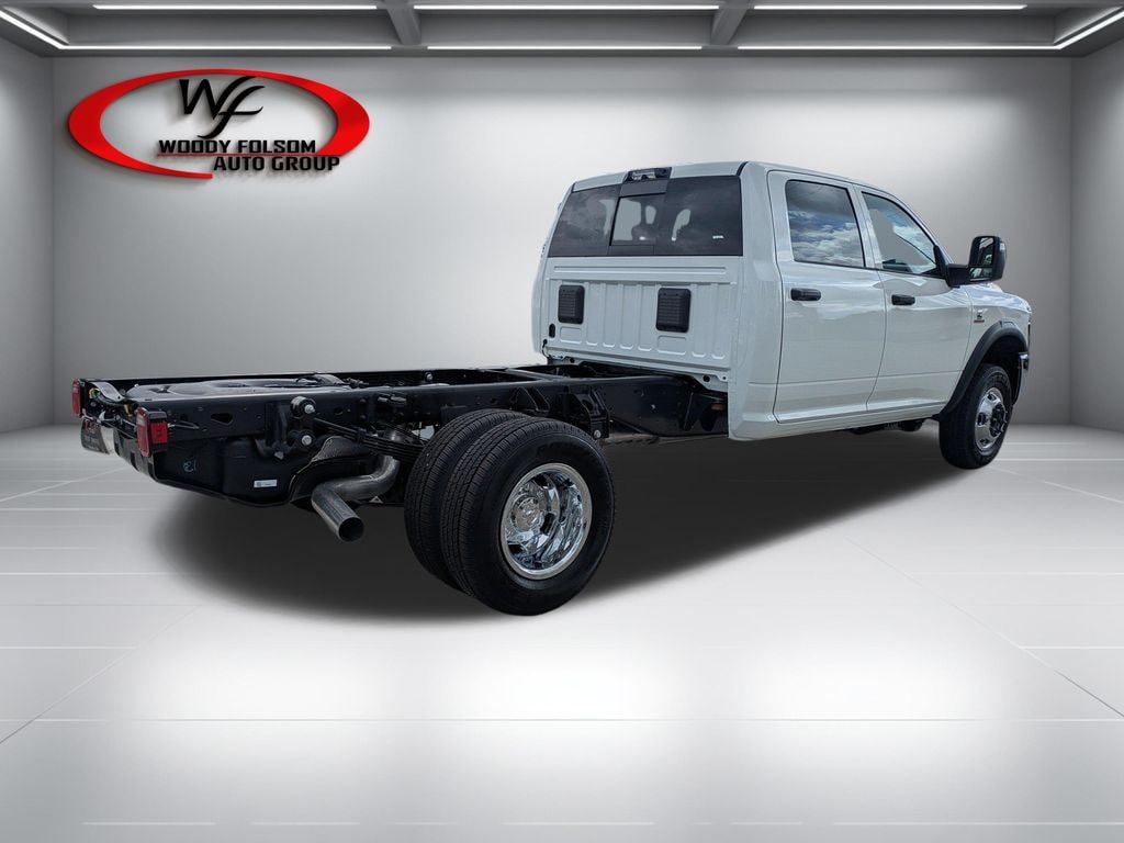 New 2026 Ram 3500 Chassis Cab TRADESMAN CREW 4X4 60' CA Pickup