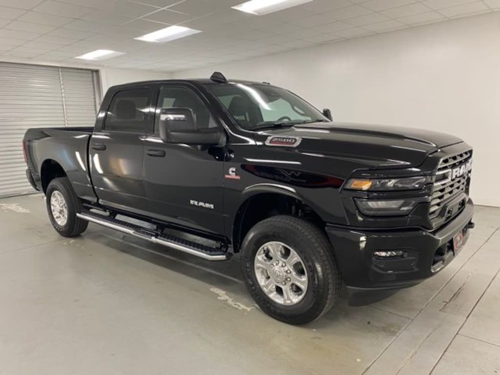 New 2025 Ram 2500 BIG HORN CREW CAB 4X4 6'4 BOX Pickup