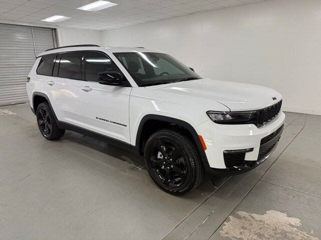 2025 Jeep Grand Cherokee Limited photo 2