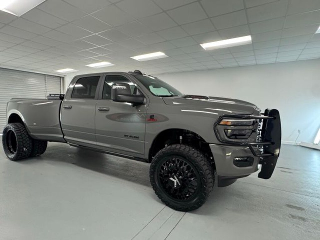 New 2026 Ram 3500 LARAMIE CREW CAB 4X4 8' BOX Pickup