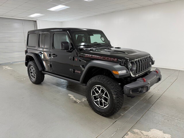 2025 Jeep Wrangler Rubicon photo 3