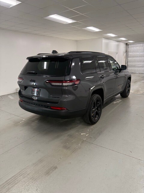 2025 Jeep Grand Cherokee Limited photo 3