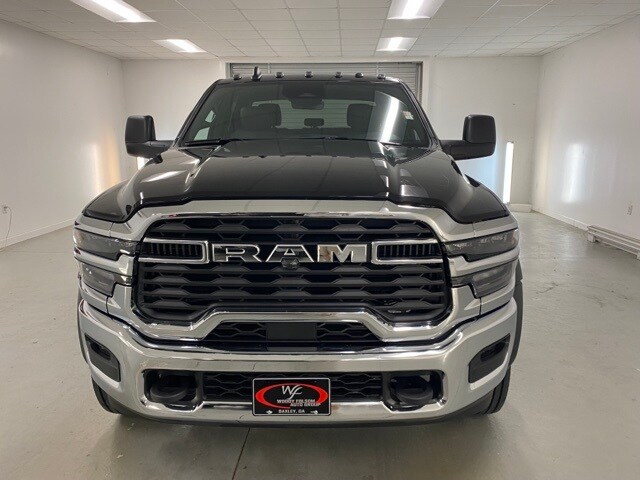 2025 Ram 5500 Tradesman photo 2