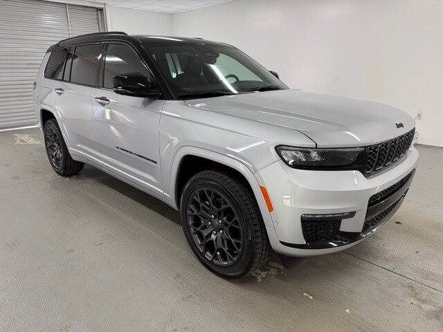 2025 Jeep Grand Cherokee L Summit Reserve photo 3