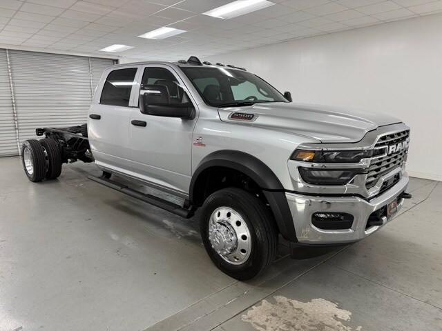 2026 Ram 5500 Tradesman photo 2
