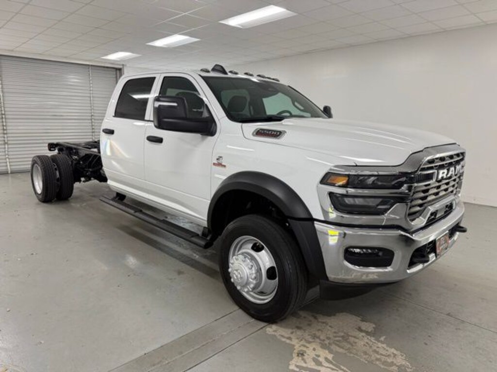 New 2026 Ram 5500 Chassis Cab TRADESMAN CREW 4X4 84' CA Pickup