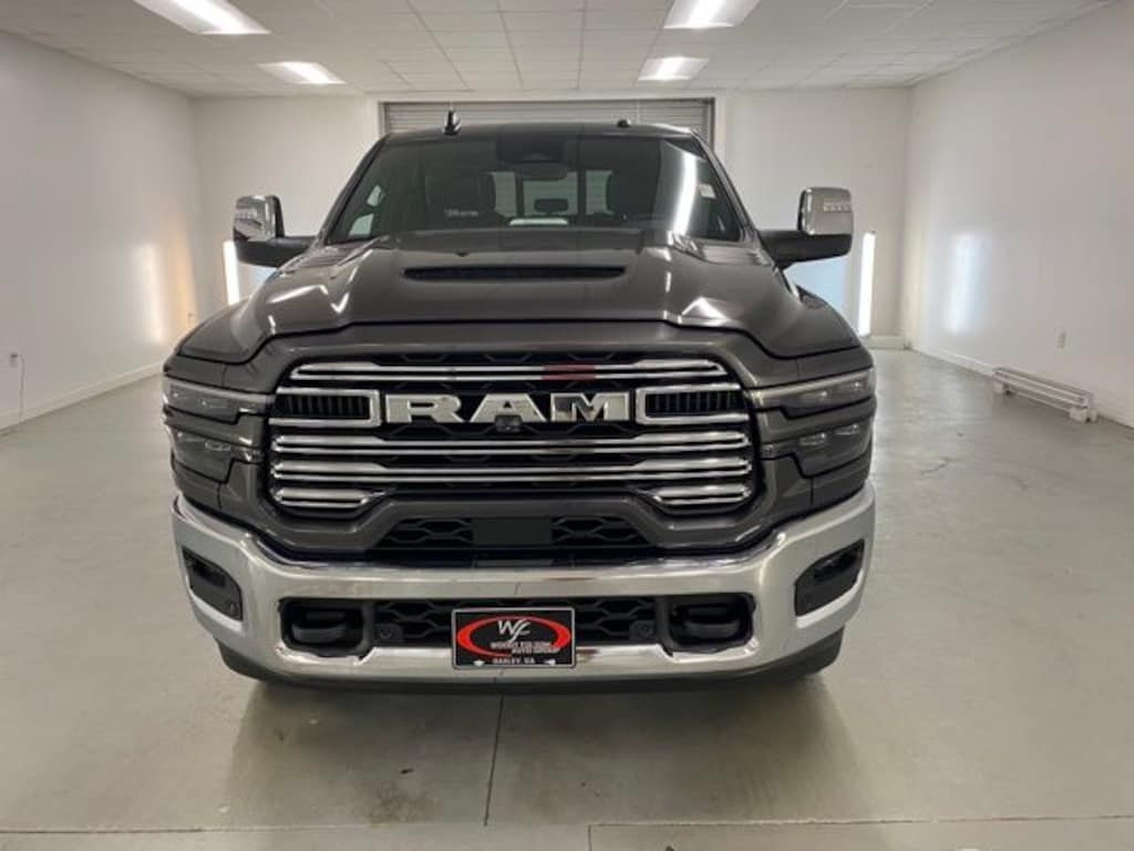 New 2025 Ram 2500 LARAMIE CREW CAB 4X4 6'4 BOX Pickup