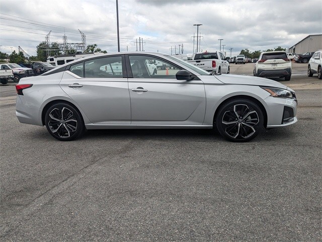 2024 Nissan Altima 2.5 SR photo 3