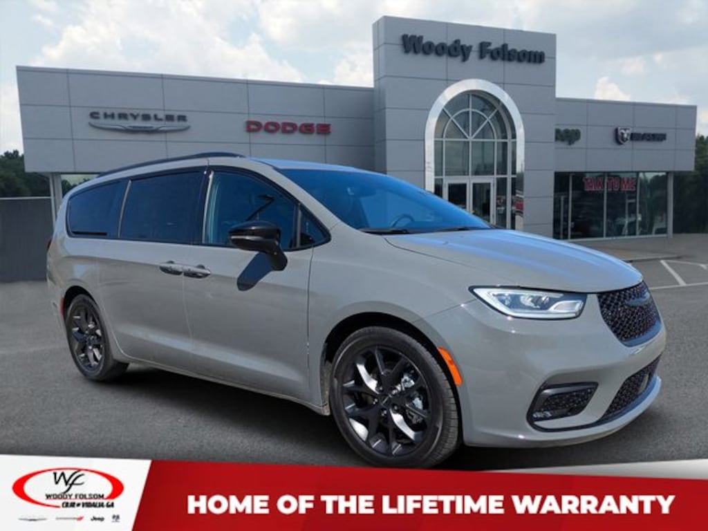 Used 2025 Chrysler Pacifica Limited Minivan/Van