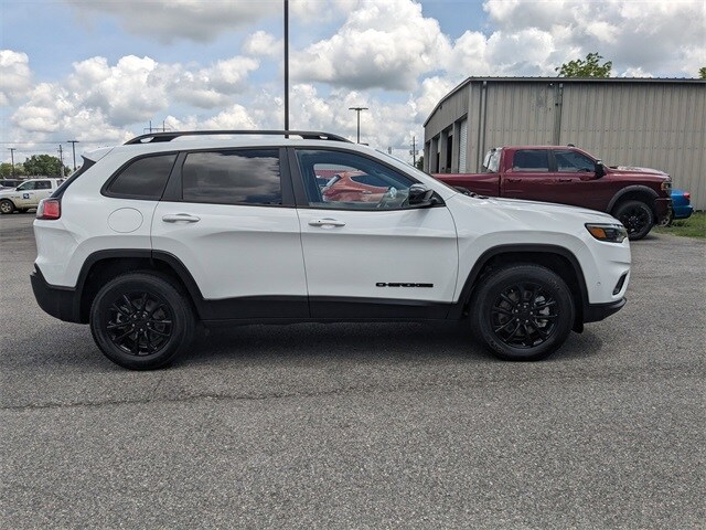 2023 Jeep Cherokee Altitude photo 2