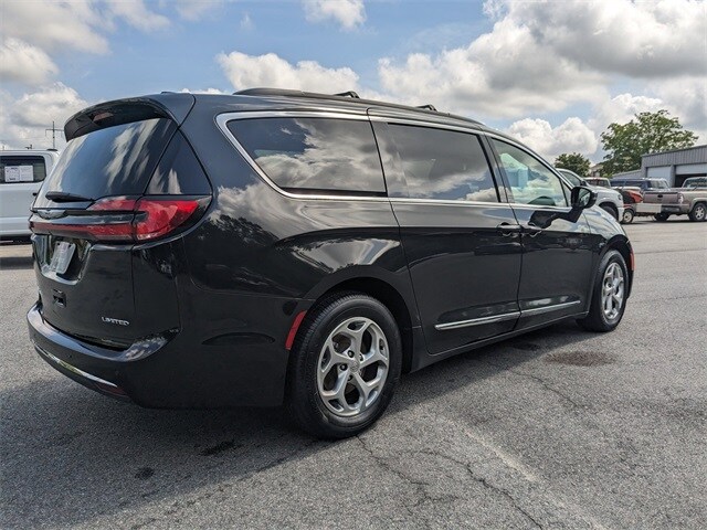 2023 Chrysler Pacifica Limited photo 4