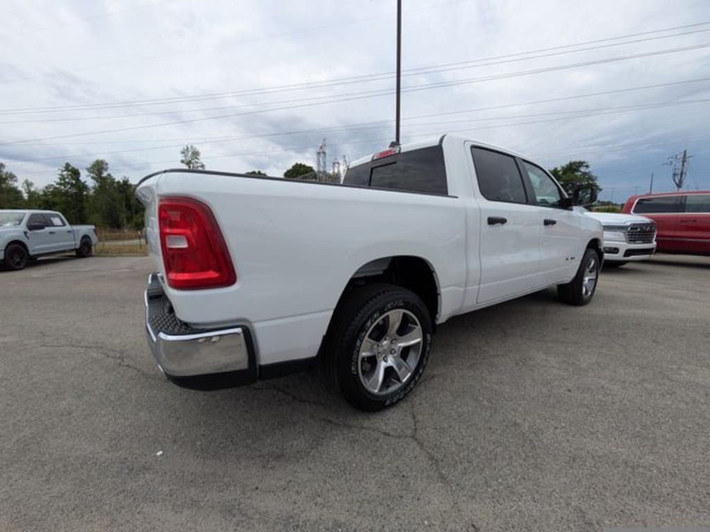 New 2026 Ram 1500 TRADESMAN CREW CAB 4X4 5'7 BOX Pickup